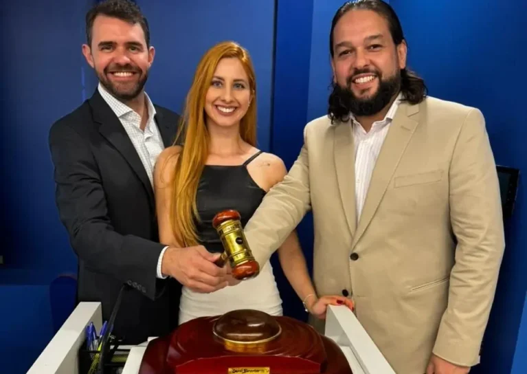Consórcio Foz Iluminada vence leilão de iluminação pública de Foz do Iguaçu