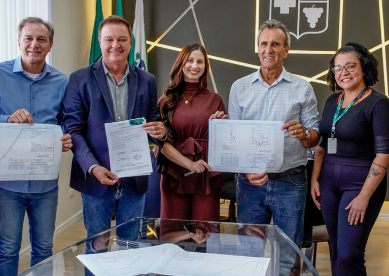 Colombo-assinatura-de-contrato